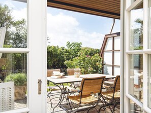 Unclassified image, 2 of 10, button