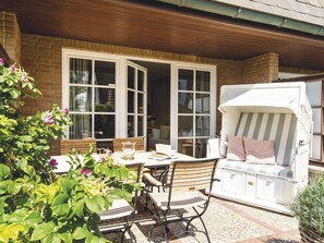 Unclassified image, 5 of 10, button