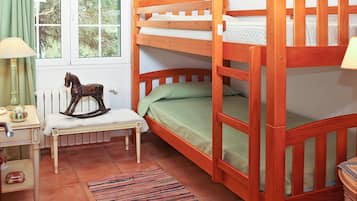4 habitaciones, tabla de planchar con plancha y wifi gratis