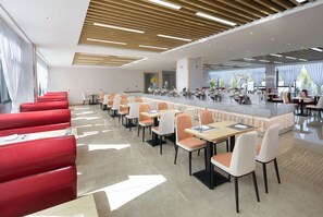 Dining - Microtel by Wyndham Lijiang (Lijiang)