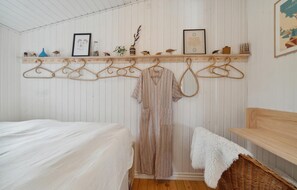 3 عدّة غرف نوم وسرير سفر