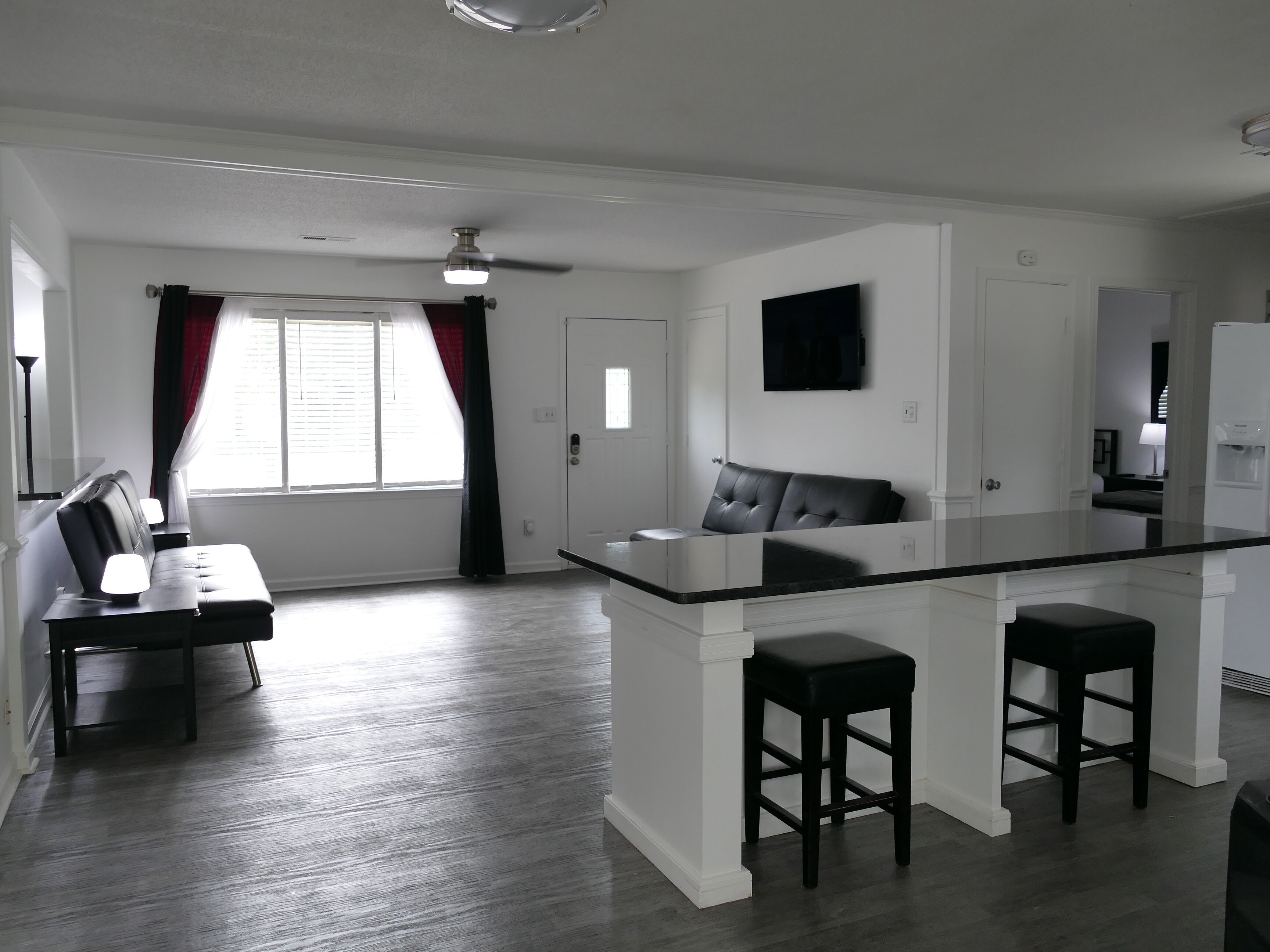 PARKER PLACE - Great for Business or Pleasure!