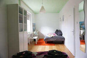 2 Schlafzimmer, Reisekinderbett, kostenloses WLAN, Bettwäsche
