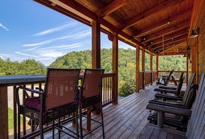 Terrace/patio - Outdoor kitchen area,Movie Theater,Gameroom ,Close to Pigeon Forge,Dog Friendly (Sevierville)