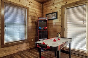Game room - Outdoor kitchen area,Movie Theater,Gameroom ,Close to Pigeon Forge,Dog Friendly (Sevierville)