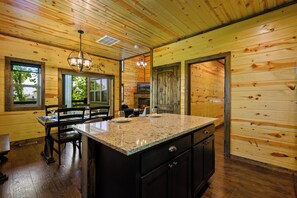 Dining - Stunning Cabin, Mountain Views, Hot tub, Game room (Gatlinburg)
