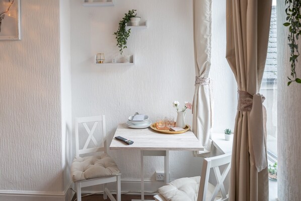 Standard Apartment | 3 bedrooms, individually decorated, individually furnished, desk