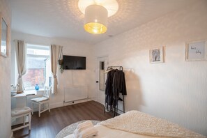 Standard Apartment | 3 bedrooms, individually decorated, individually furnished, desk