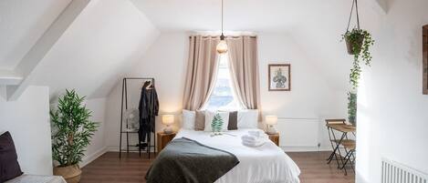 Standard Apartment | 3 bedrooms, individually decorated, individually furnished, desk