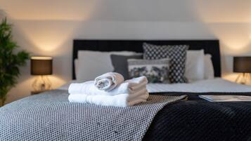 Standard Apartment | 3 bedrooms, individually decorated, individually furnished, desk