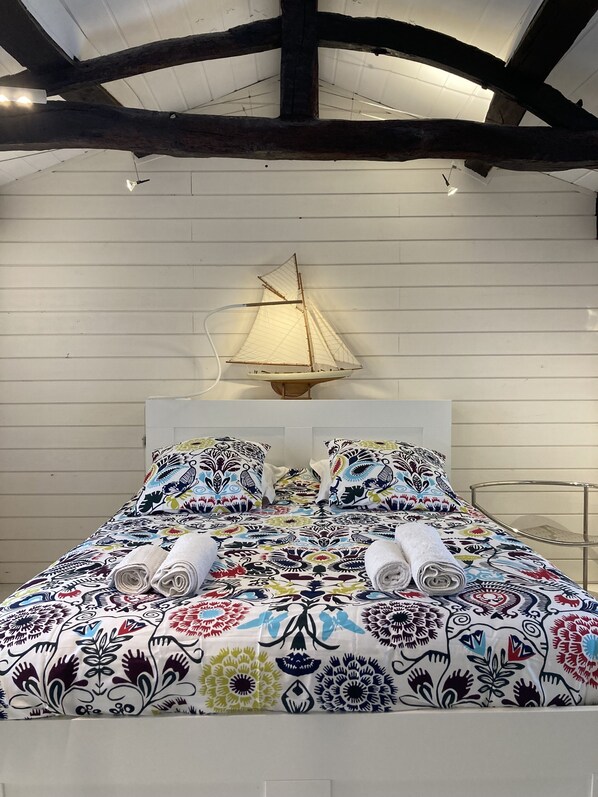 1 chambre, fer et planche à repasser, Wi-Fi gratuit, draps fournis