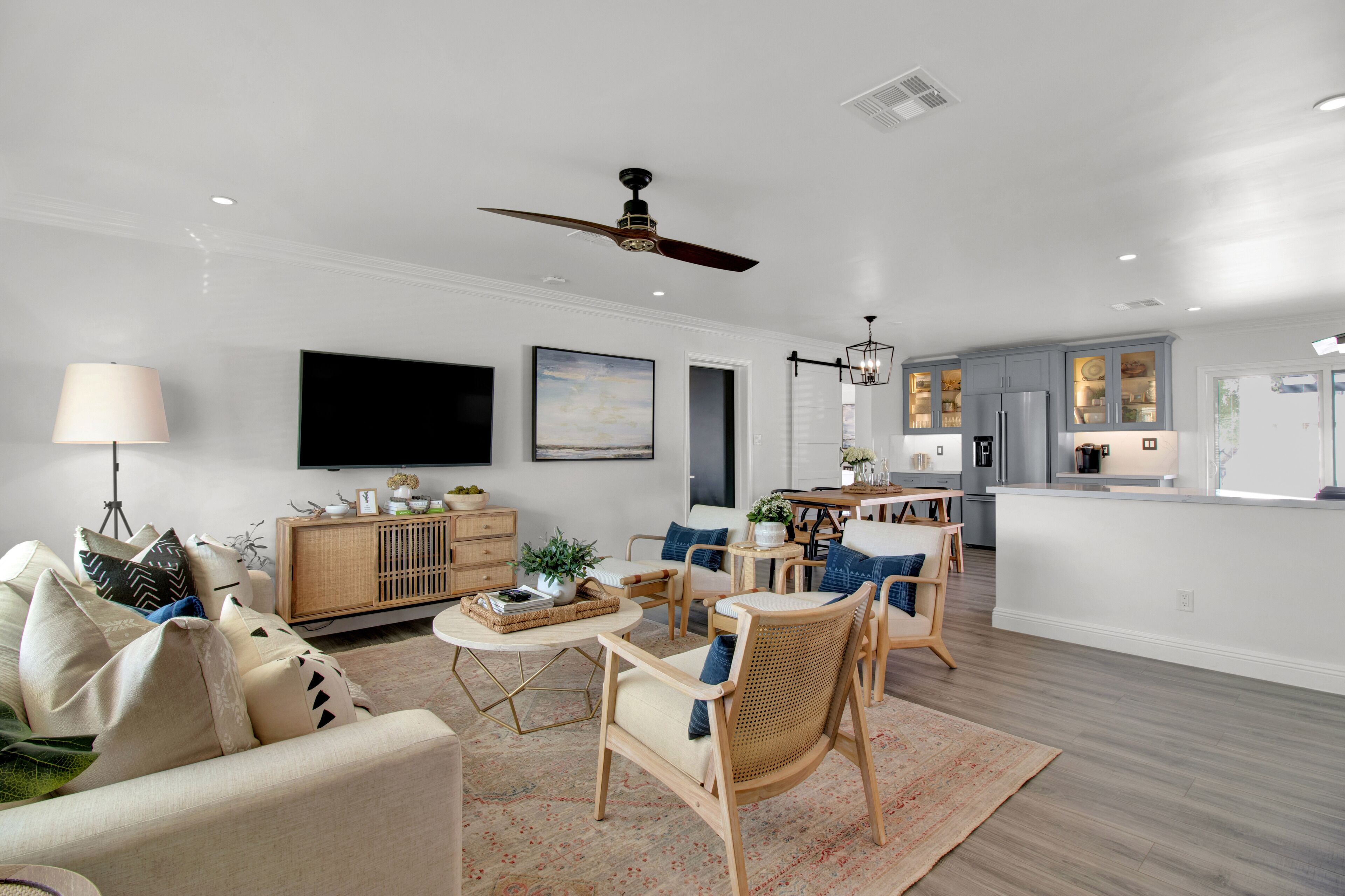 Level up your Old Town stay- Walk to bars- 2 Kings