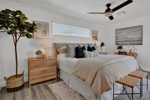 4 bedrooms, desk, iron/ironing board, travel cot - Level up your Old Town stay- Walk to bars- 2 Kings (Scottsdale)