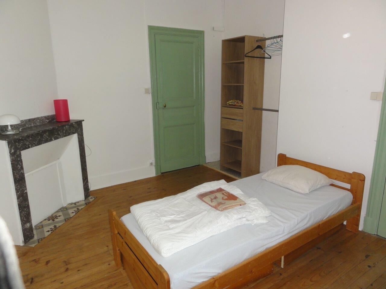 Ground floor charming house with large garden