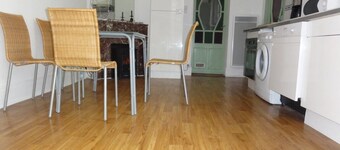 Ground floor charming "arts déco" house 2 bedrooms, living room, kitchen, large garden