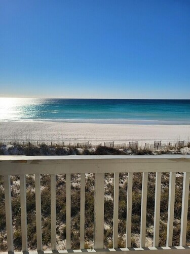 Right ON world’s whitest beach, Pensacola Beach, Florida.