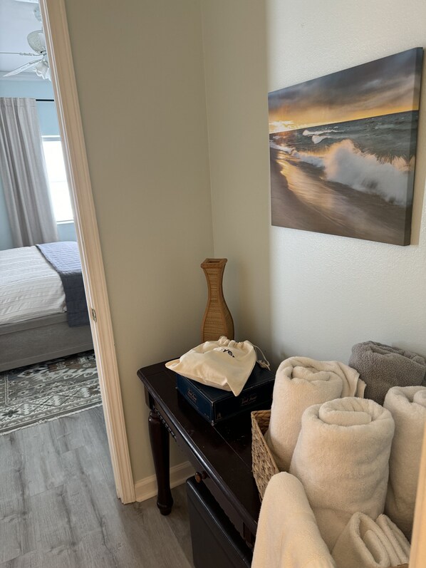 2 bedrooms, iron/ironing board, free WiFi, bed sheets