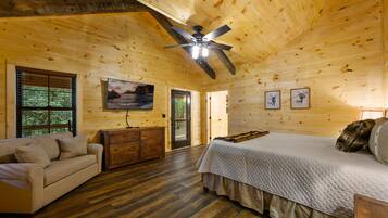 3 sovrum, memory foam-madrasser, strykjÀrn/strykbrÀda och resesÀng