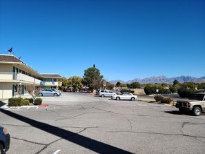 Free self-parking - Motel 9 Las Cruces (Las Cruces)
