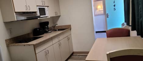 Full-size fridge, microwave, toaster, cookware/dishes/utensils