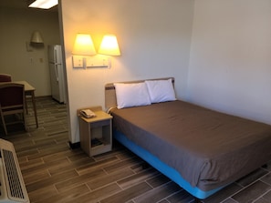 Desk, free WiFi, bed sheets - Motel 9 Las Cruces (Las Cruces)