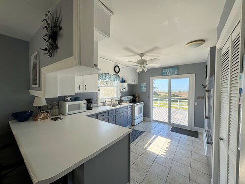 Getaway Cottage - Water Front - Water Access - Fenced yard, NO LINENS