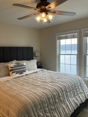 4 bedrooms, iron/ironing board, free WiFi, bed sheets