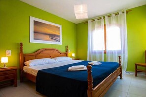 6 chambres, fer et planche à repasser