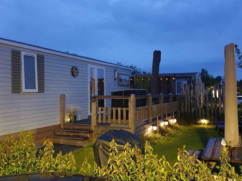 New! 4 persons vacation chalet on a family campsite in Oostkapelle.