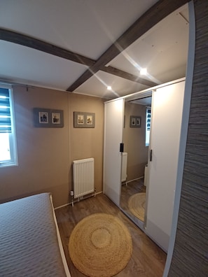 2 quartos, Wi-Fi de cortesia, roupa de cama