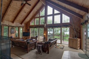 Smart-TV, Kamin, DVD-Player, Videothek