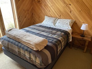 5 bedrooms, free WiFi, bed sheets - Round Lake Hideaway (Hayward)