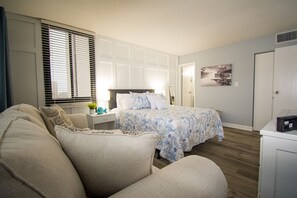 2 bedrooms, blackout drapes, free WiFi, bed sheets - 2 Bedroom, 2 Bath Condo, 2 Blocks from the BEACH! (Myrtle Beach)