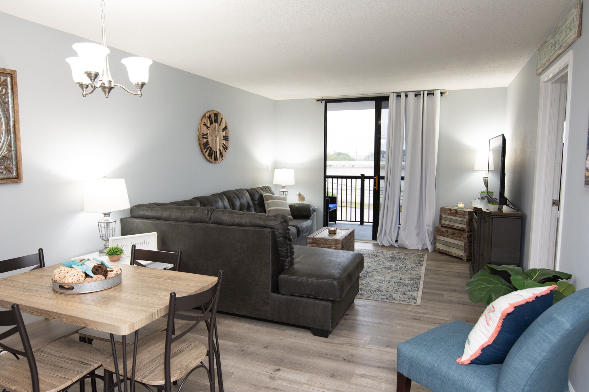 2 Bedroom, 2 Bath Condo, 2 Blocks from the BEACH!