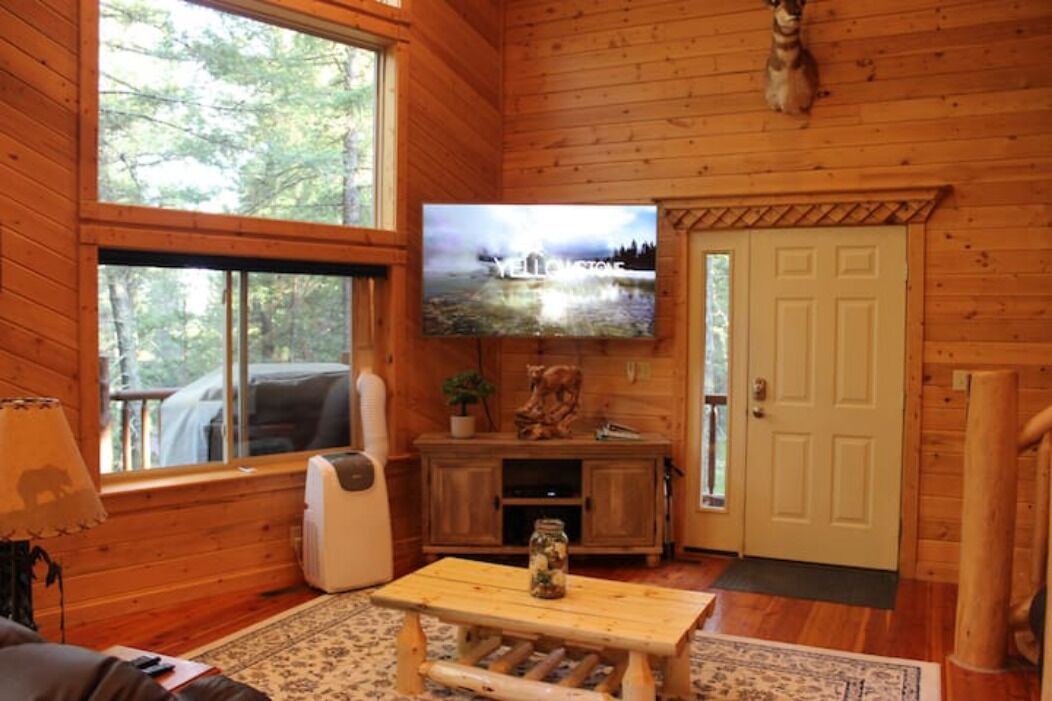 Mountain Pines Luxury Cabin 3 Bedrms+Hot Tub+WiFi