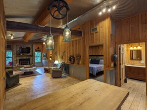 Interior - Coolwater Comfort ~ on the White River (Mountain View)