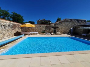 Piscine extérieure, piscine chauffée