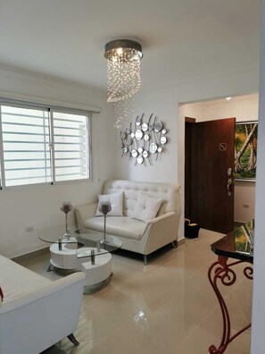 TV, stereo - ModernLuxe - Netflix, WIFI, AC, Cable TV 2 (Santiago De Los Caballeros)