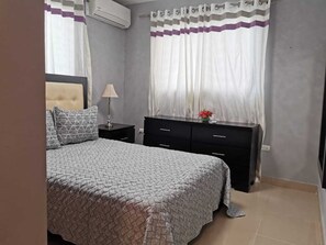 2 bedrooms, iron/ironing board, WiFi, bed sheets - ModernLuxe - Netflix, WIFI, AC, Cable TV 2 (Santiago De Los Caballeros)