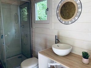 Shower, hair dryer, towels - Nature and relaxation chalet (Sallebœuf)