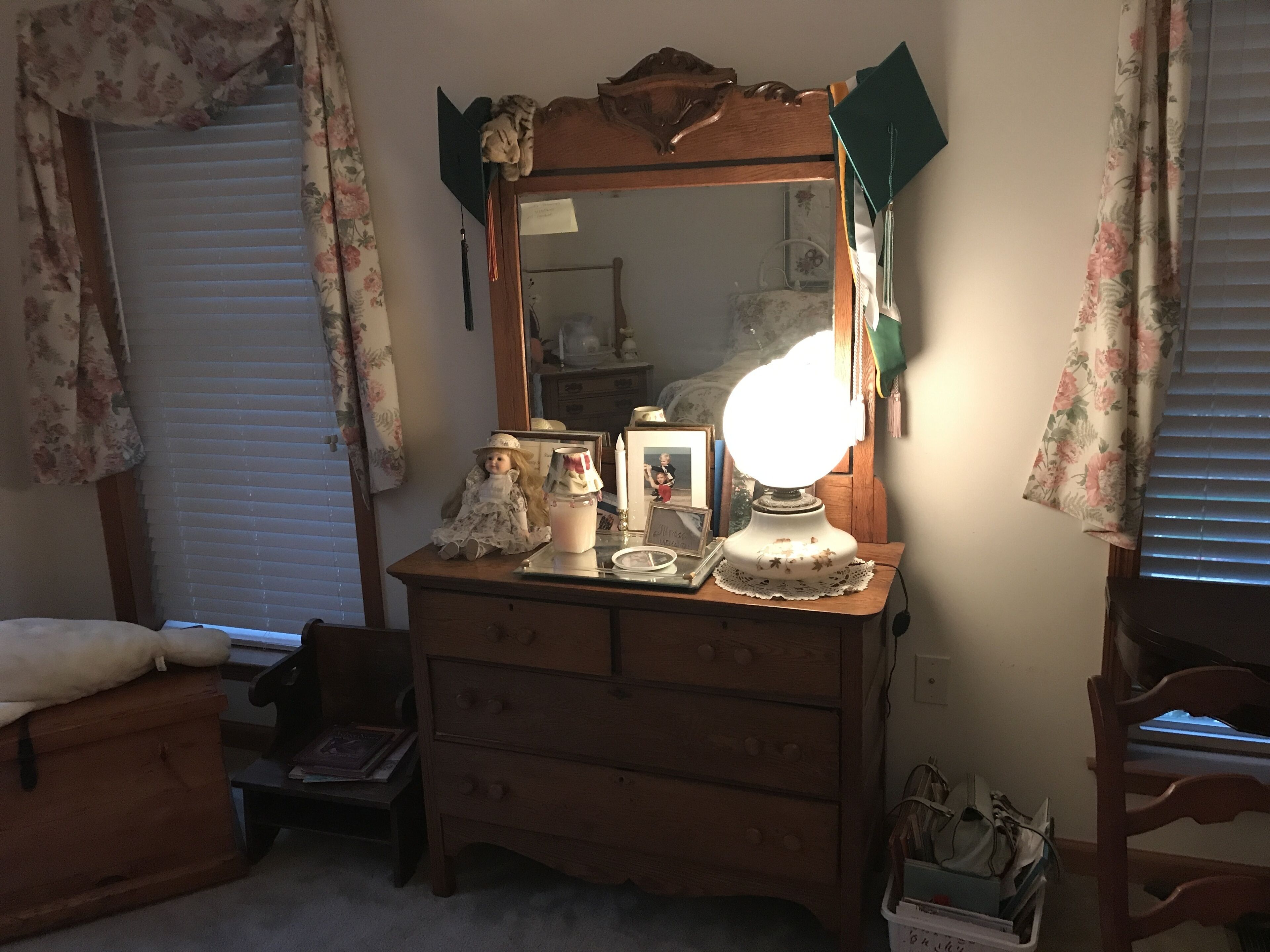 Iona Inn 1st floor bedroom with 1 double bed and private bathroom