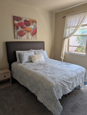 2 bedrooms, desk, iron/ironing board, free WiFi