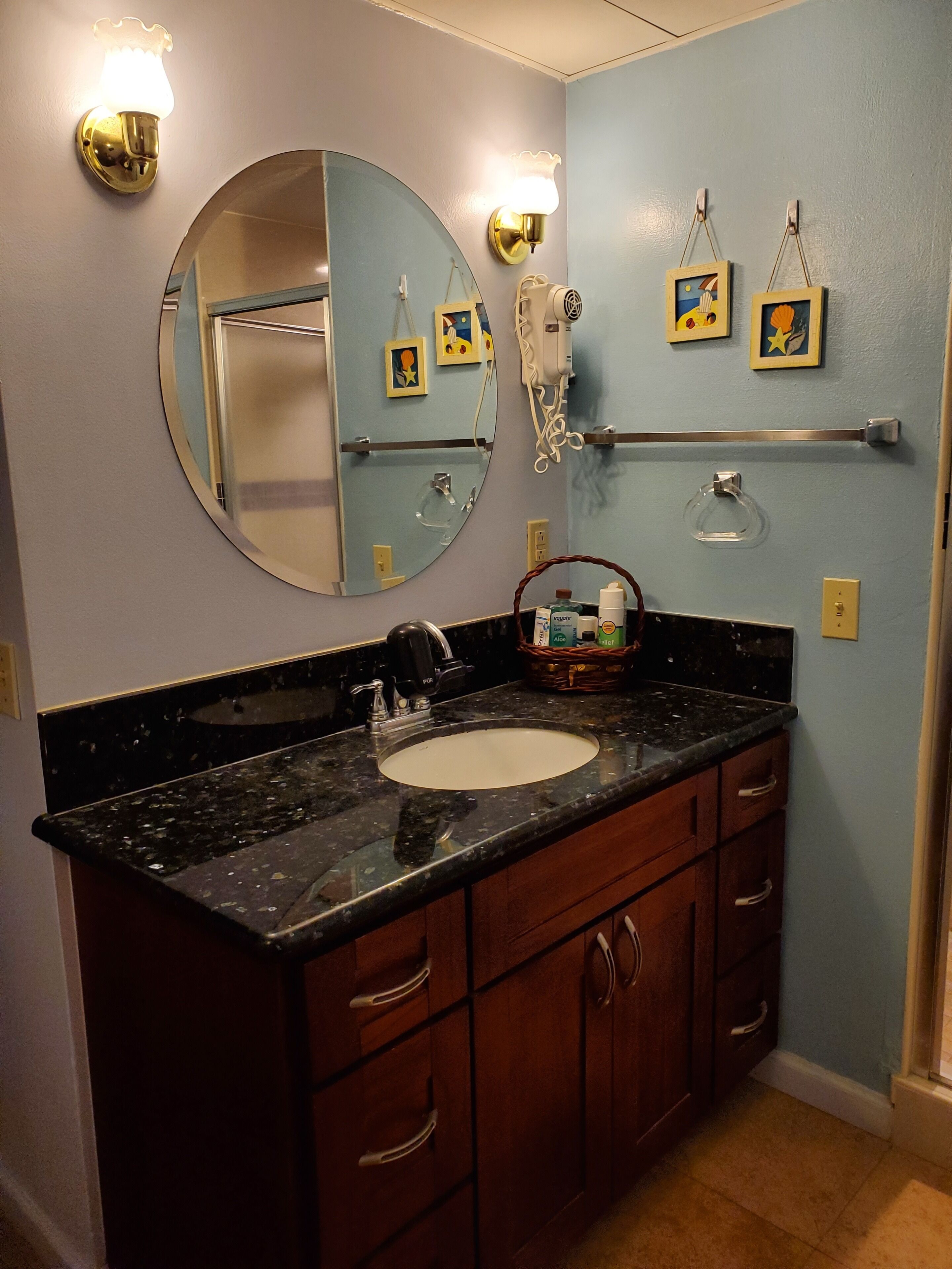 Wake up in paradise with a touch of Hawaiian rainbow