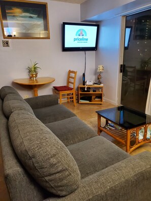 TV - Wake up in paradise with a touch of Hawaiian rainbow (Honolulu)