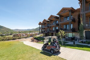 Walk to skiing exceptional 4 bedroom | Golf view