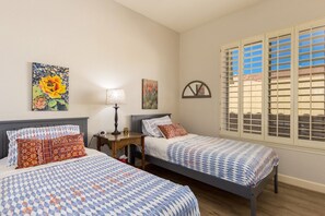 4 slaapkamers, een strijkplank/strijkijzer, wifi, beddengoed