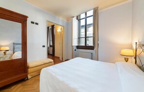 2 室のベッドルーム、旅行用ベビーベッド、WiFi (無料)、ベッドシーツ