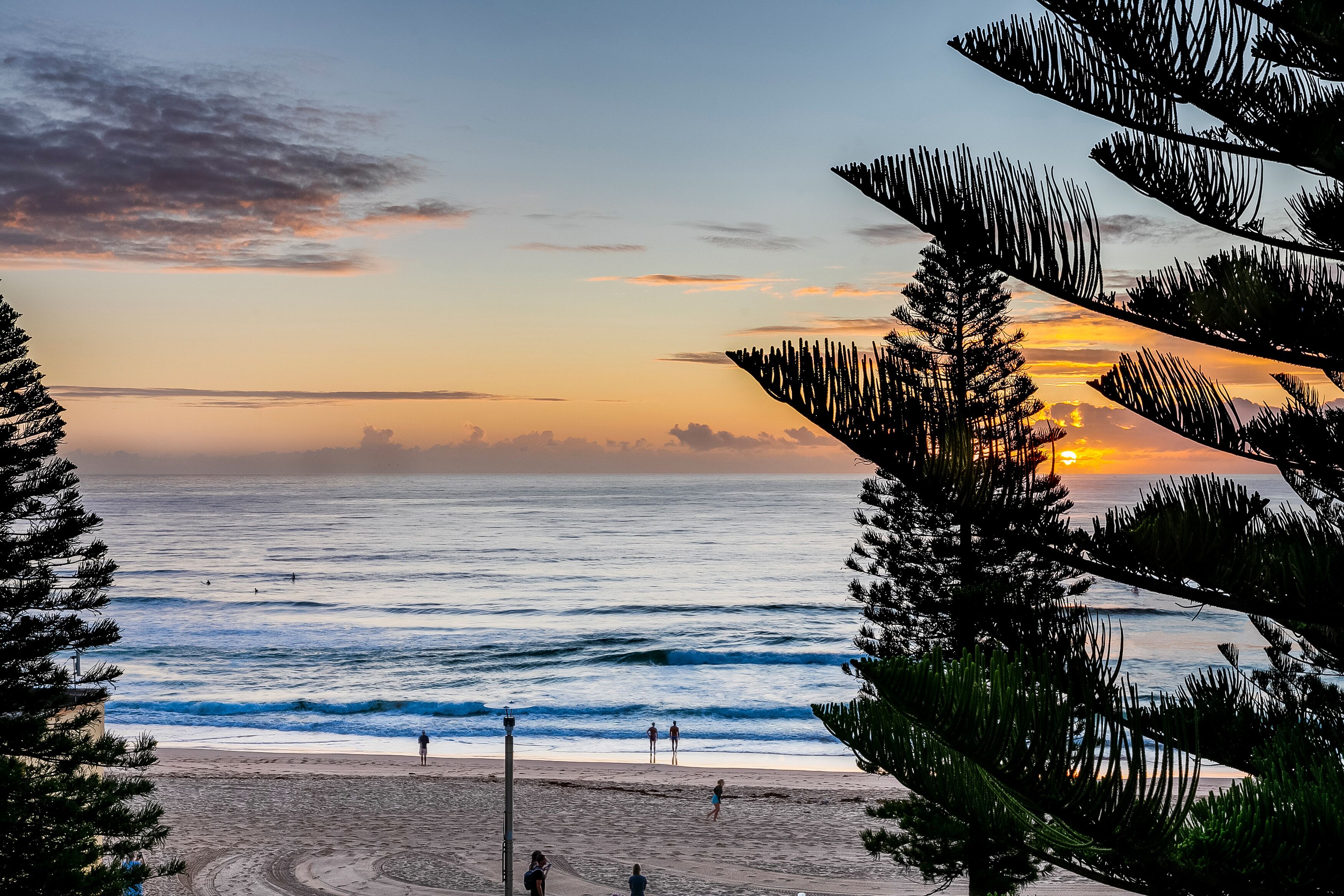 Absolute beachfront luxury Manly apartment with views — image 24