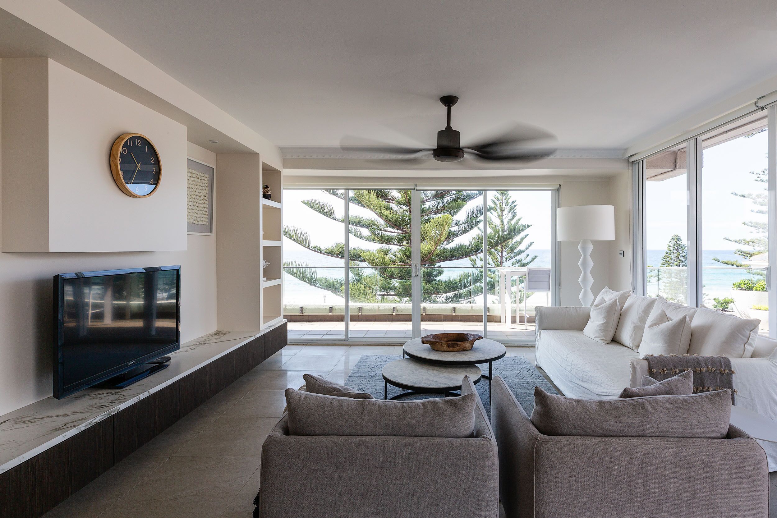 Absolute beachfront luxury Manly apartment with views — image 6