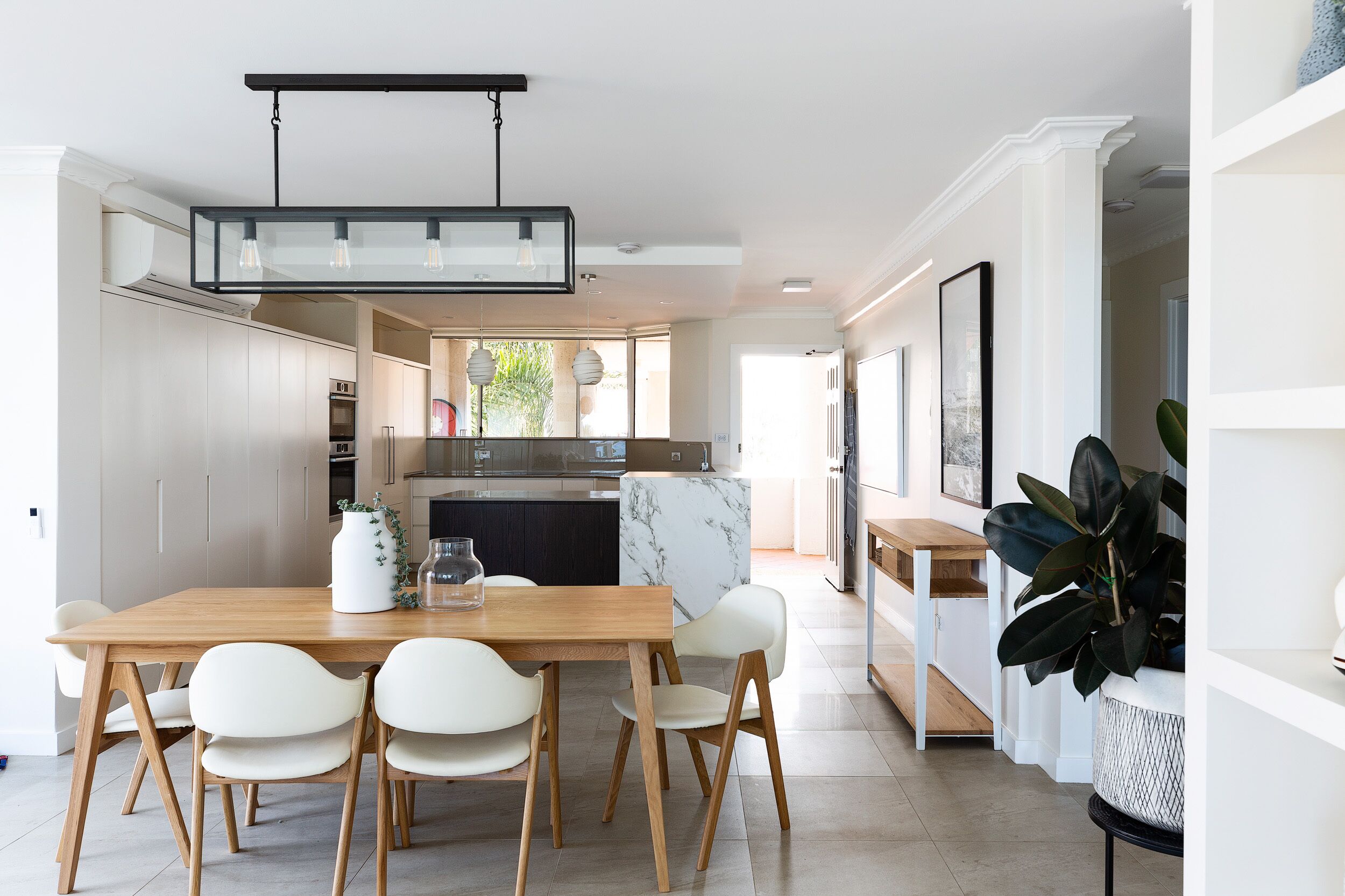 Absolute beachfront luxury Manly apartment with views — image 13